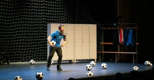 A teatro | Milano, Centro Asteria - MAI MOLLARE: IL BATTITO SORDO DI MAURO GROTTO - 10/16 anni - Immagine: 3