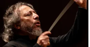 A teatro | Milano, Teatro del Verme - “IN ANTEPRIMA” CON I POMERIGGI MUSICALI: PROVA GENERALE DEL CONCERTO DIRETTO DA GEORGE PEHLIVANIAN CON IL VIOLONCELLISTA MISCHA MAISKY - 6/13 anni - Immagine: 3