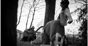 A teatro | Arosio (CO), Piccolo Teatro Pratico - IL VIAGGIO DELLA PICCOLA TOPOLINA - 5/8 anni - Immagine: 1